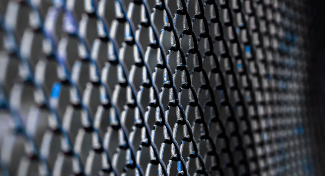 Grille-extensible-ou-rideau-a-lames-pleines-_-comment-choisir__result